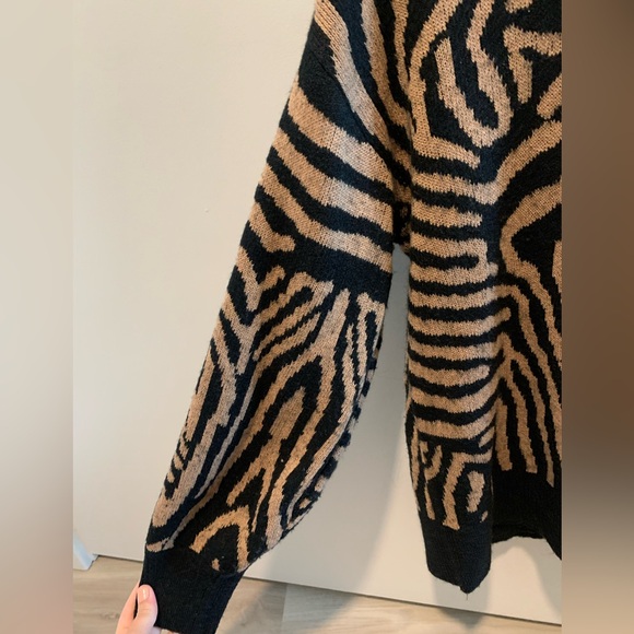 Ann Taylor Sweater - Picture 2 of 4